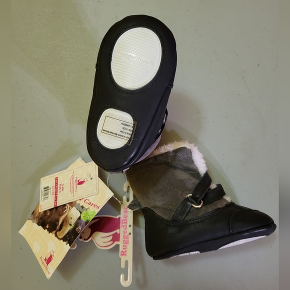 Snow Boots - Picture 3 of 7